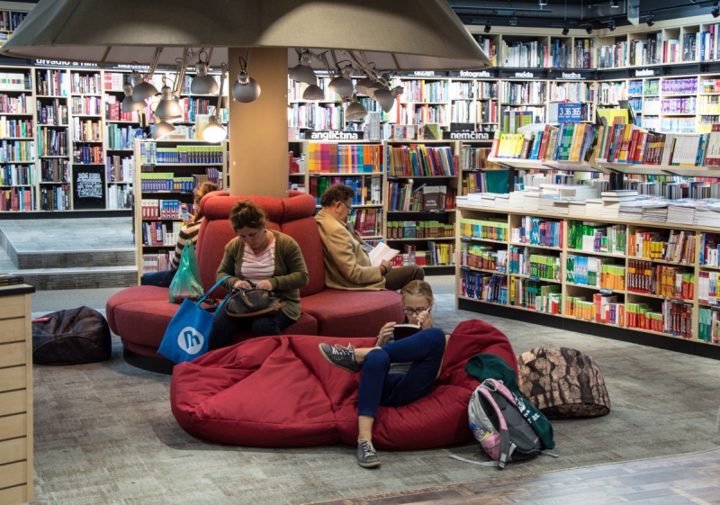 vente-COTIGNAC-min_books_bookstore_book_reader_readers_reading_shop_sale_books-849006