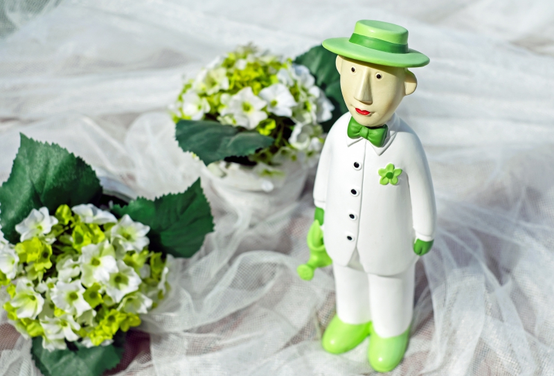 vente-COTIGNAC-min_man-person-flower-green-toy-fig-546529-pxhere.com